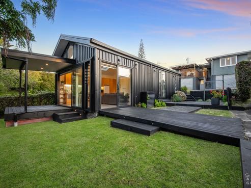 27 Amberley Avenue, Te Atatu South