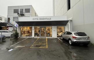 Prime Retail On College Street!