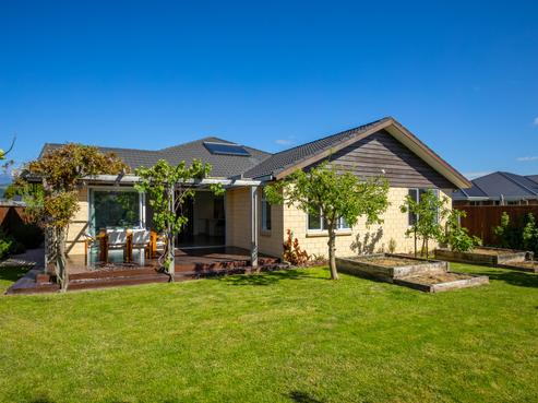 18 Ernest Place, Brightwater