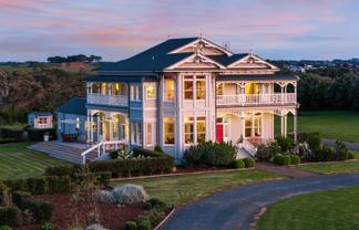 111 Wharf Road, Clarks Beach