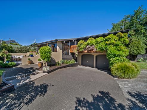 22C Yellowstone Crescent, Burwood