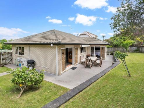 8 Tauranga Place, Orewa
