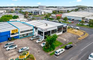 Road Front Unit - 383m²