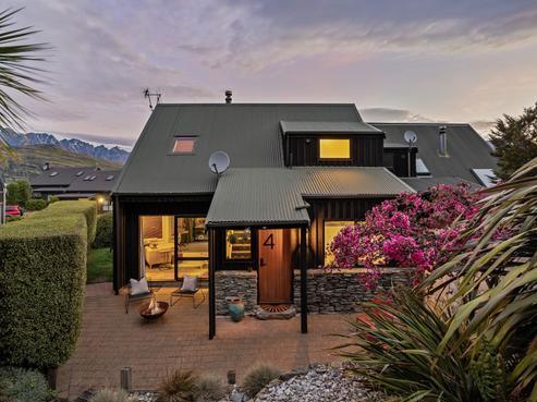 4 Goldleaf Hill, Queenstown Central