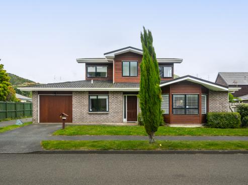 8 Furlong Crescent, Churton Park