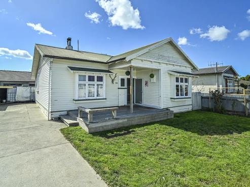 700 Buller Street, Akina