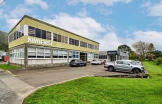 Fully tenanted office investment