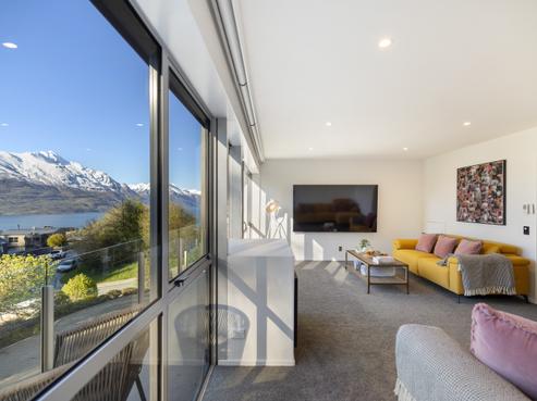 2B Vancouver Drive, Queenstown Central