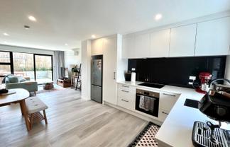 41 Ara Mara Hua, Henderson