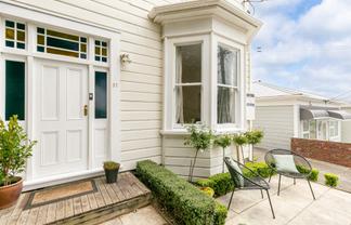 51 Scarborough Terrace, Mount Victoria