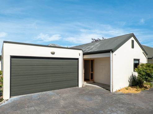 50 Parade Court, Addington