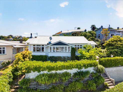 12 Guys Hill Road, Napier Hill
