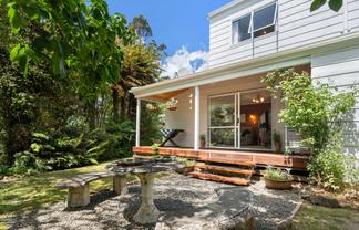 1849 Manawahe Road, Manawahe