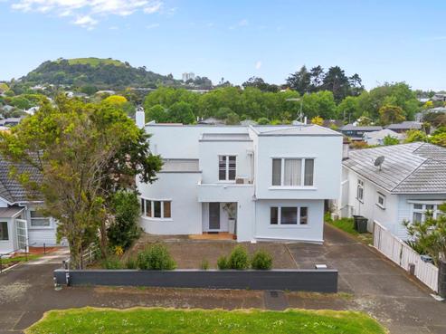 7 Balmoral Road, Epsom