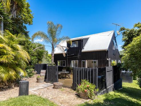 19 Te Makiri Road, Onetangi