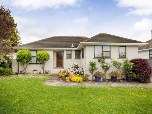 9 Bristol Crescent, Roslyn