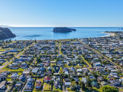 211B The Square, Whangamata
