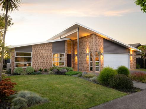 140 Saint James Drive, Huntington