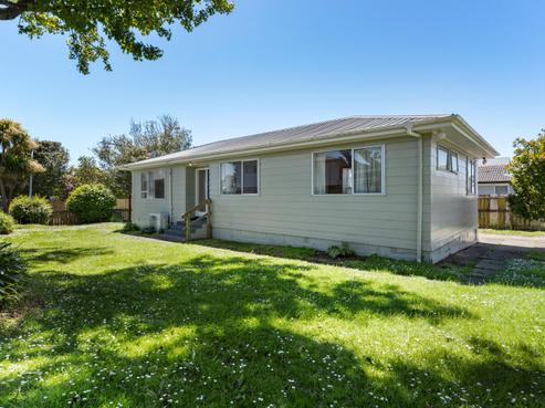 27 Becker Drive, Weymouth