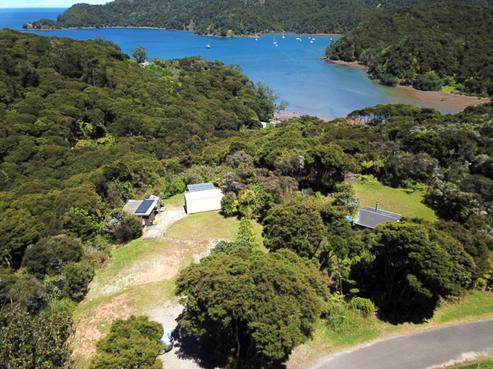 14 Harpoon Hill, Great Barrier Island