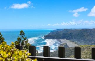 23 Log Race Road, Piha