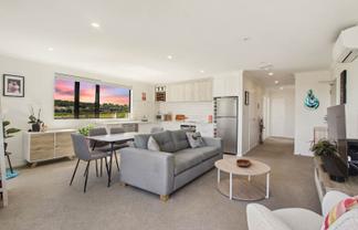 8/1 Coral Tree Avenue, Manukau