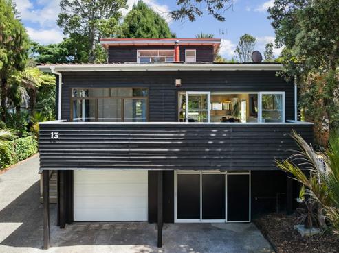 13 Hollywood Avenue, Titirangi