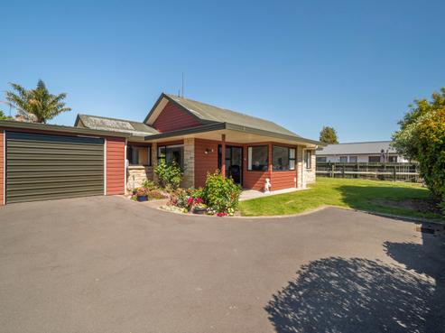 10 Robertson Street, Glenholme