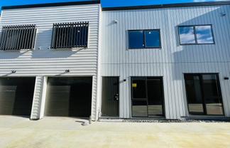 4/196 Royal Road, Massey