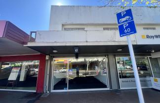 Well-presented Browns Bay retail