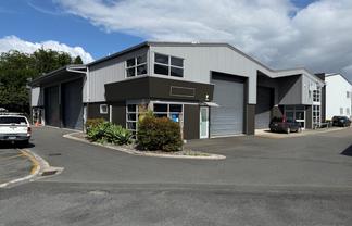 Drive-thru unit - motivated landlord 