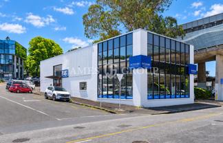 RARE CITY FRINGE SHOWROOM OPPORTUNITY