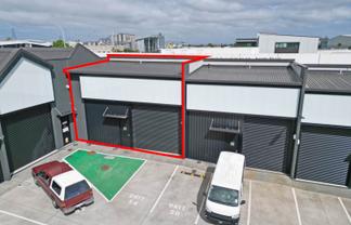 MODERN UNIT PRICED TO SELL - MOTIVATED VENDOR
