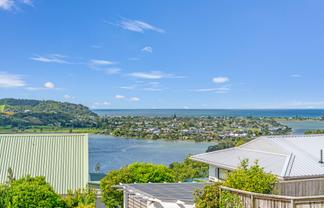 8 Hinemoa Terrace, Tairua