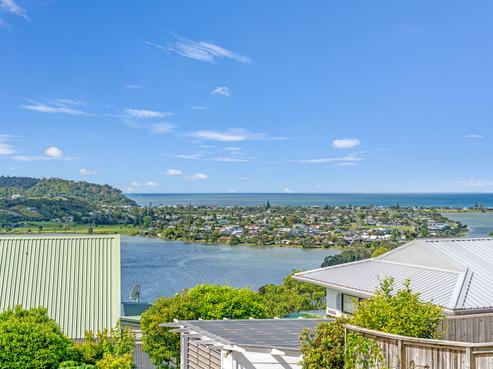 8 Hinemoa Terrace, Tairua