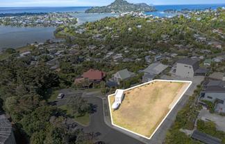 8 Hinemoa Terrace, Tairua