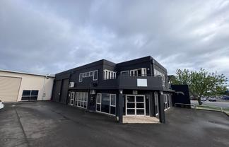 Showroom plus warehouse