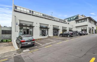 Victoria Quarter- Boutique unit with car park