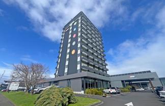 LANDMARK OFFICES AVAILABLE NOW
