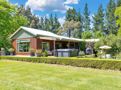 1805 Cust Road, Cust