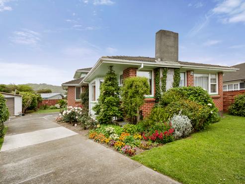 45 Holyoake Crescent, Avalon