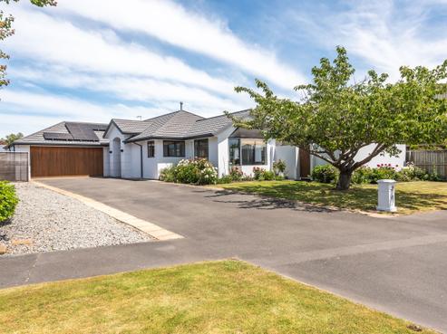 12 Pepperwood Place, Shirley