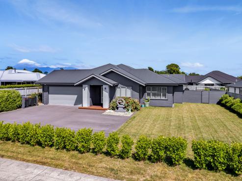 17 Honeyfield Drive, Whalers Gate