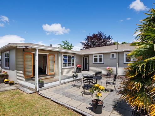 367 Botanical Road, West End