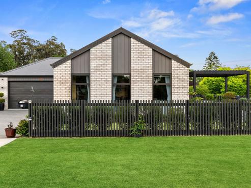 1A Fairburn Place, Leamington