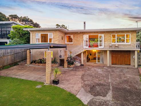 10 Rauhuia Crescent, Parau