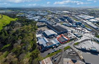 Refurbished warehouse with yard - Mt Wellington