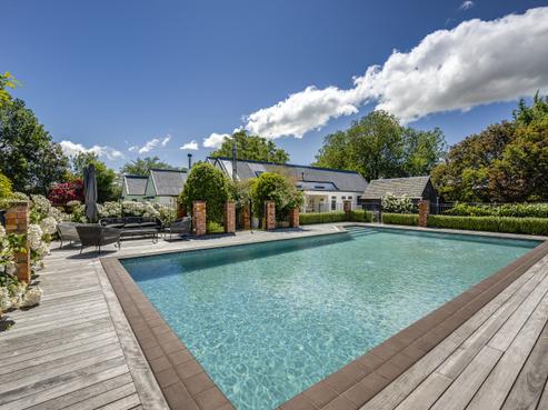 105 Longlands Road West, Longlands