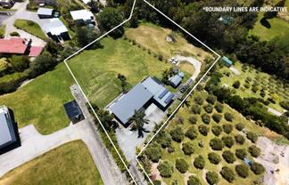 8 Ocean View Road, Cable Bay