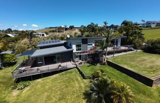 8 Ocean View Road, Cable Bay
